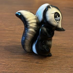 Flower the Skunk. Evan K Shaw ceramic piece from 1940s. Vintage excellent cond